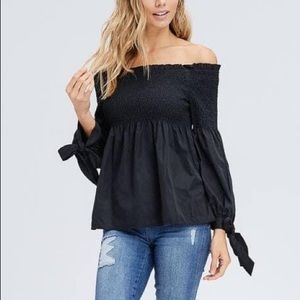 🛍Boutique Liquidation- Off the shoulder top